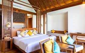 Furaveri Island Resort & Spa